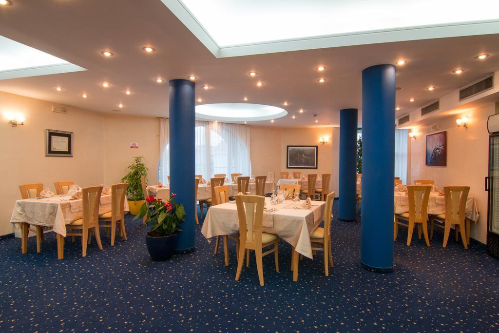 Hotel Blue Star Budva Exterior photo